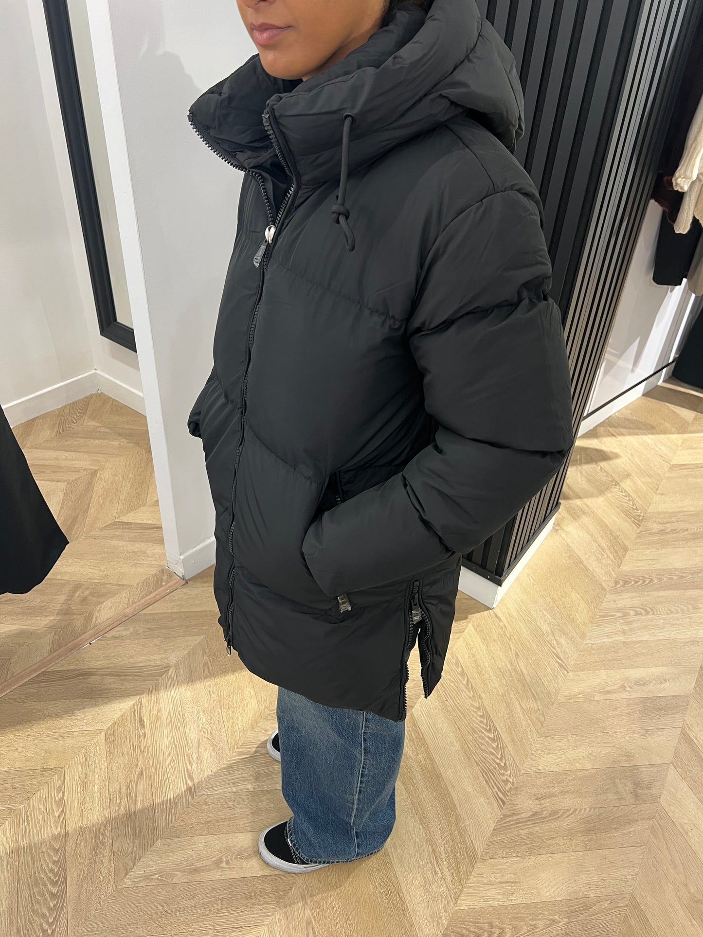 Doudoune mi-longue noir à capuche