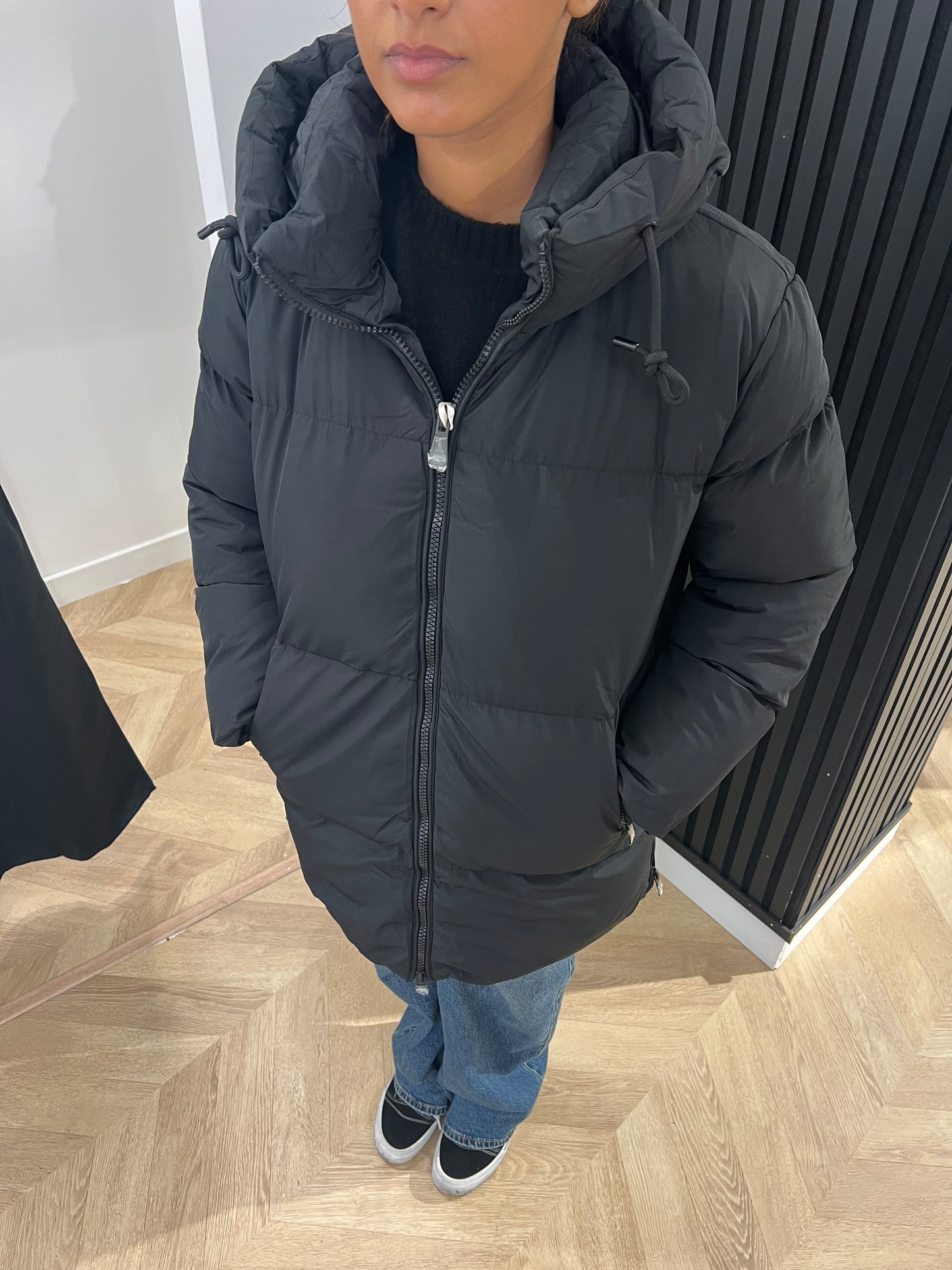 Doudoune mi-longue noir à capuche