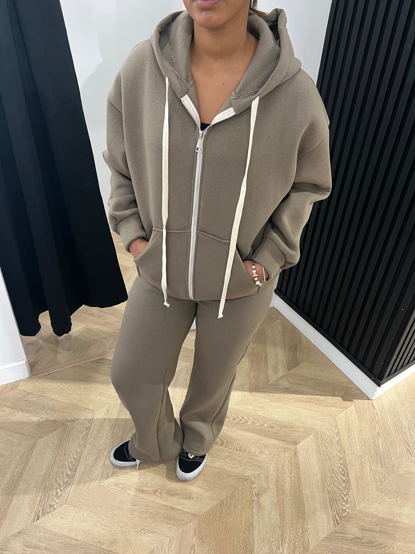 Ensemble simple à capuche taupe